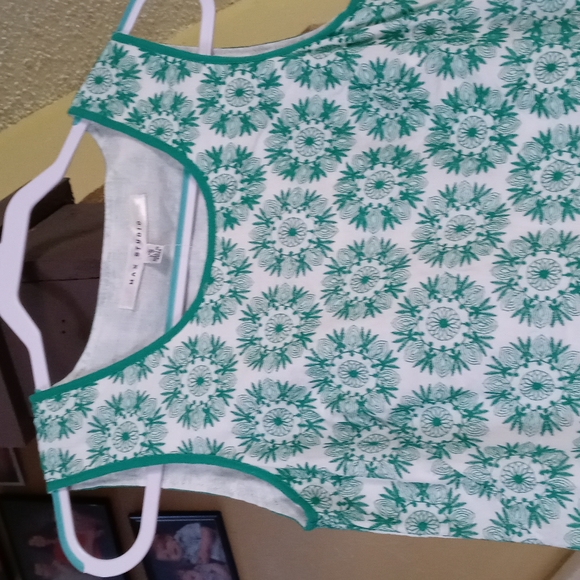 Max Studio Green & White Embroidered Mini Dress ~~So Cute!! Women's Size XS NWT - Picture 2 of 6